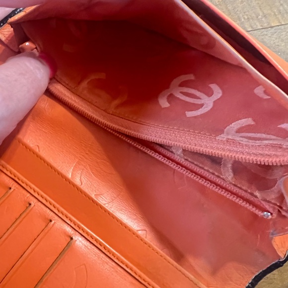 Authentic Chanel wallet/crossbody - Picture 6 of 11